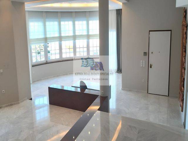 LIVING ROOM - ENTRANCE