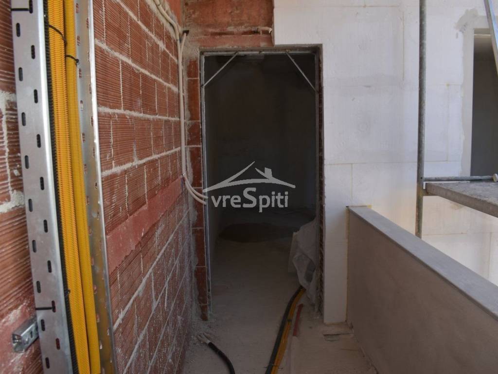 ΕΙΣΟΔΟΣ ΕΠΑΝΩ ΟΡΟΦΟΥ