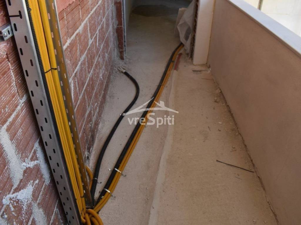 ΕΙΣΟΔΟΣ ΕΠΑΝΩ ΟΡΟΦΟΥ