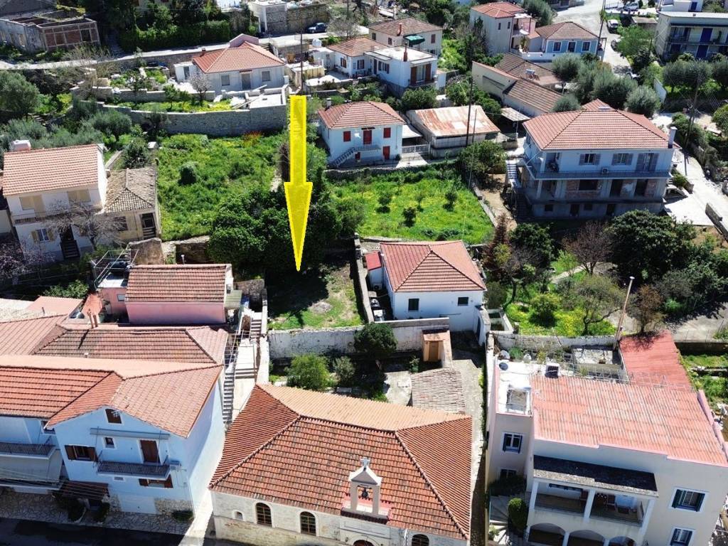 Aerial view and location of the property