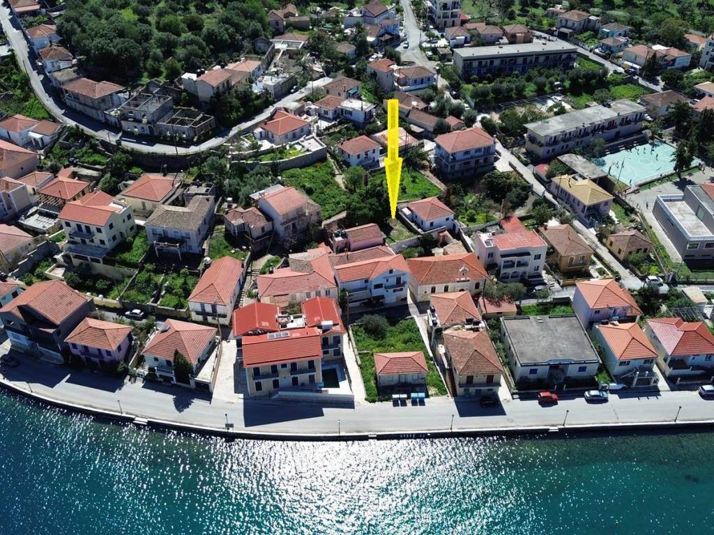 Aerial view and location of property