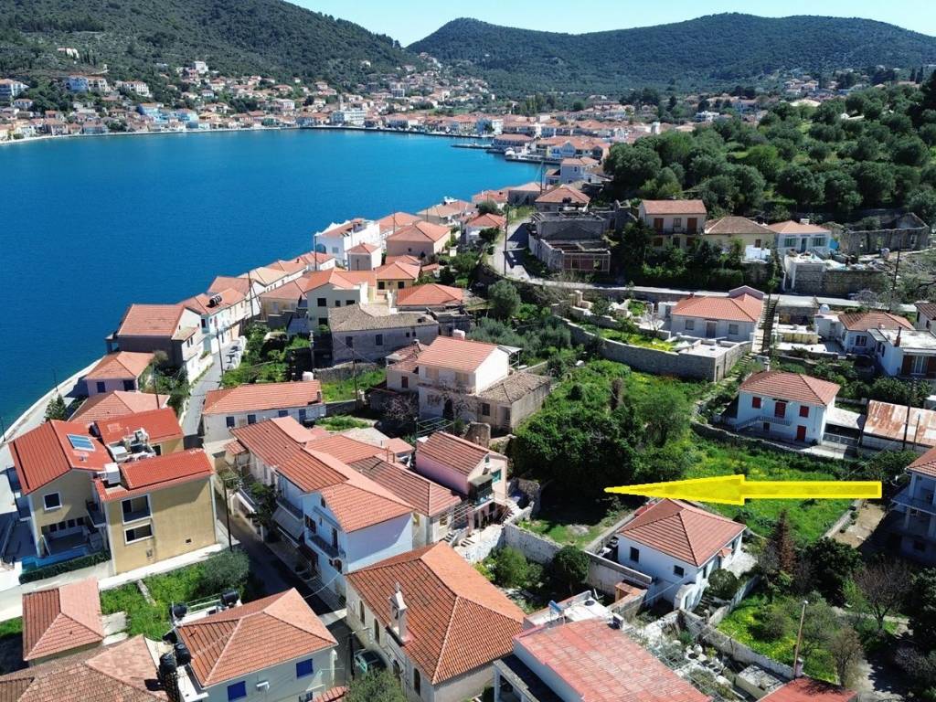 Aerial view and location of the land for sale