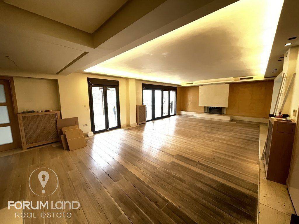 Forumland Real Estate, Σαλόνι με τζάκι