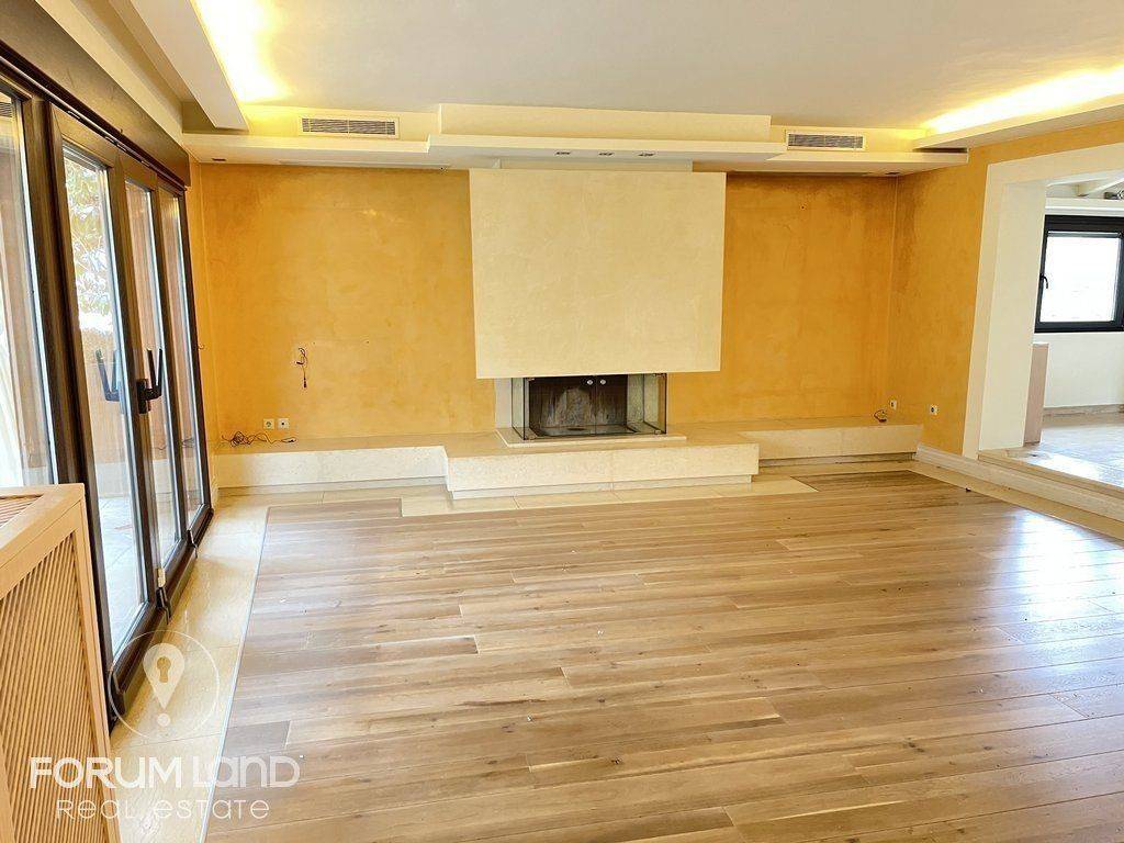 Forumland Real Estate, Σαλόνι με τζάκι