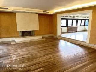 Forumland Real Estate, Σαλόνι με τζάκι