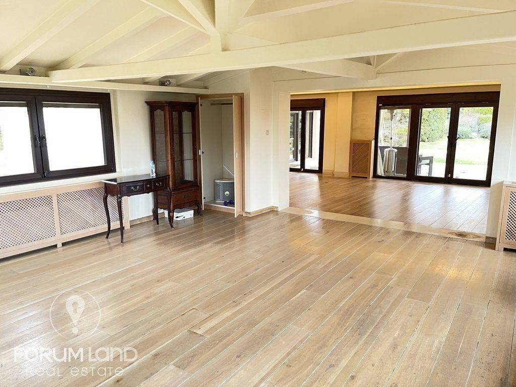 Forumland Real Estate, Σαλόνι με τζάκι