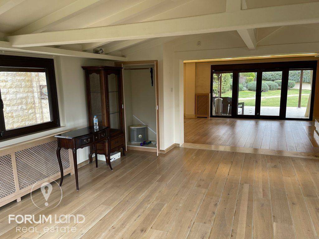 Forumland Real Estate, Σαλόνι με τζάκι