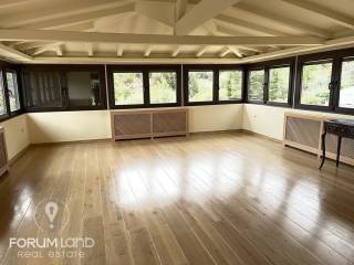 Forumland Real Estate, Σαλόνι με τζάκι