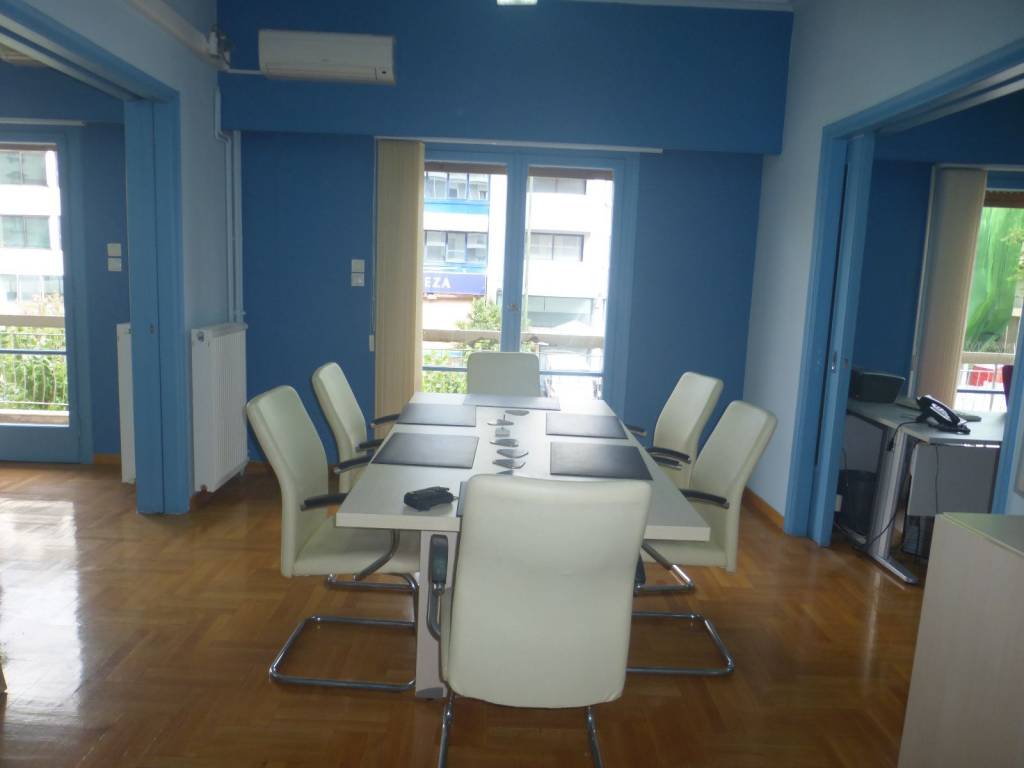 3 χώροι στη πρόσοψη