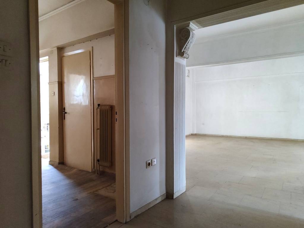 O DIADROMOS PROS TEN KOYZINA KAI TO KATHISTIKO