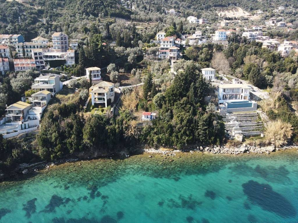 Το παραθαλάσσιο οικόπεδο