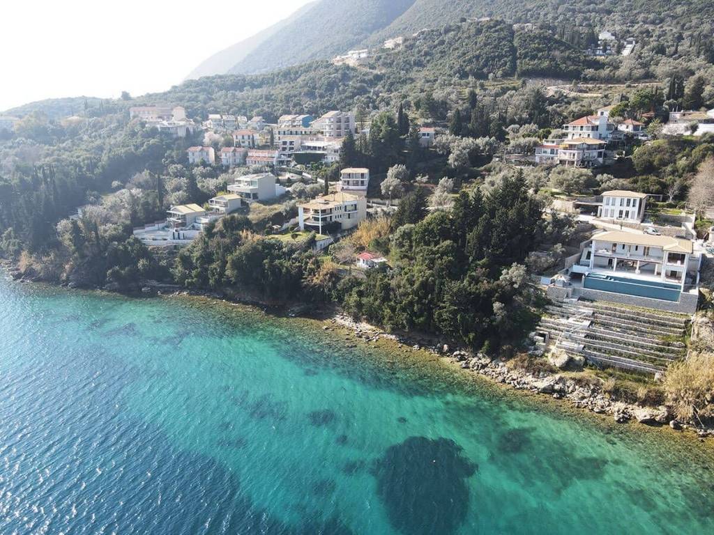 Το παραθαλάσσιο οικόπεδο