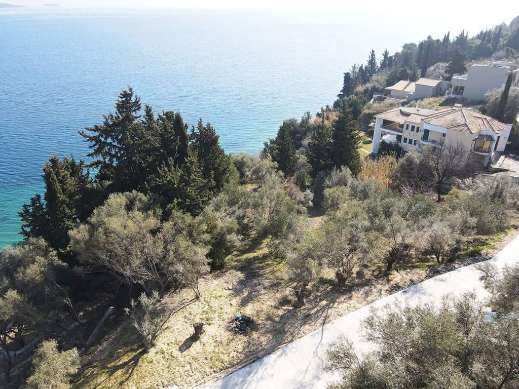 Το παραθαλάσσιο οικόπεδο