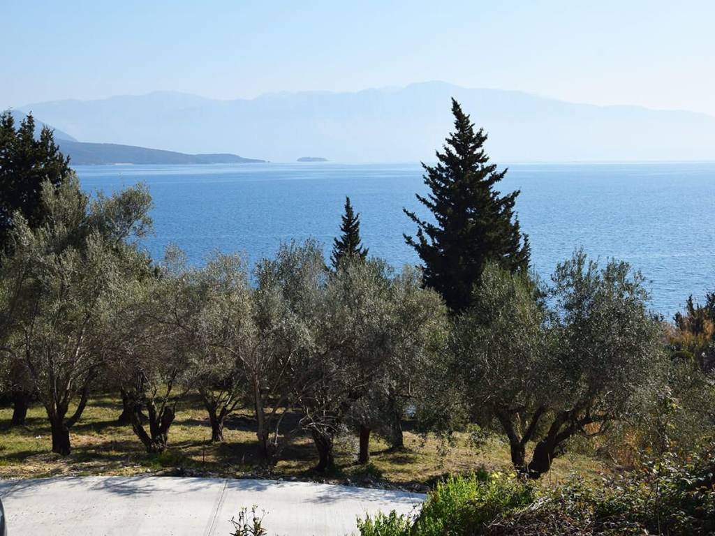 Το παραθαλάσσιο οικόπεδο