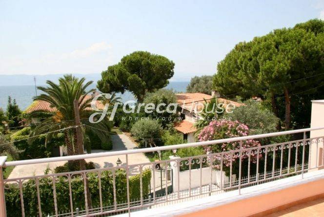 Seaside Building for Sale in Amarynthos