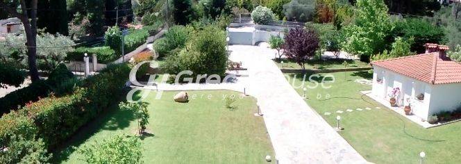 Seaside Building for Sale in Amarynthos