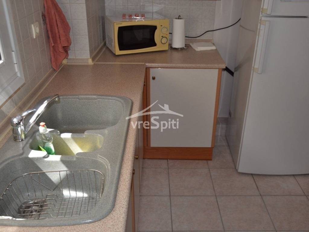 ΑΠΟΨΗ ΚΟΥΖΙΝΑΣ ΗΜΙ-ΥΠΟΓΕΙΟΥ