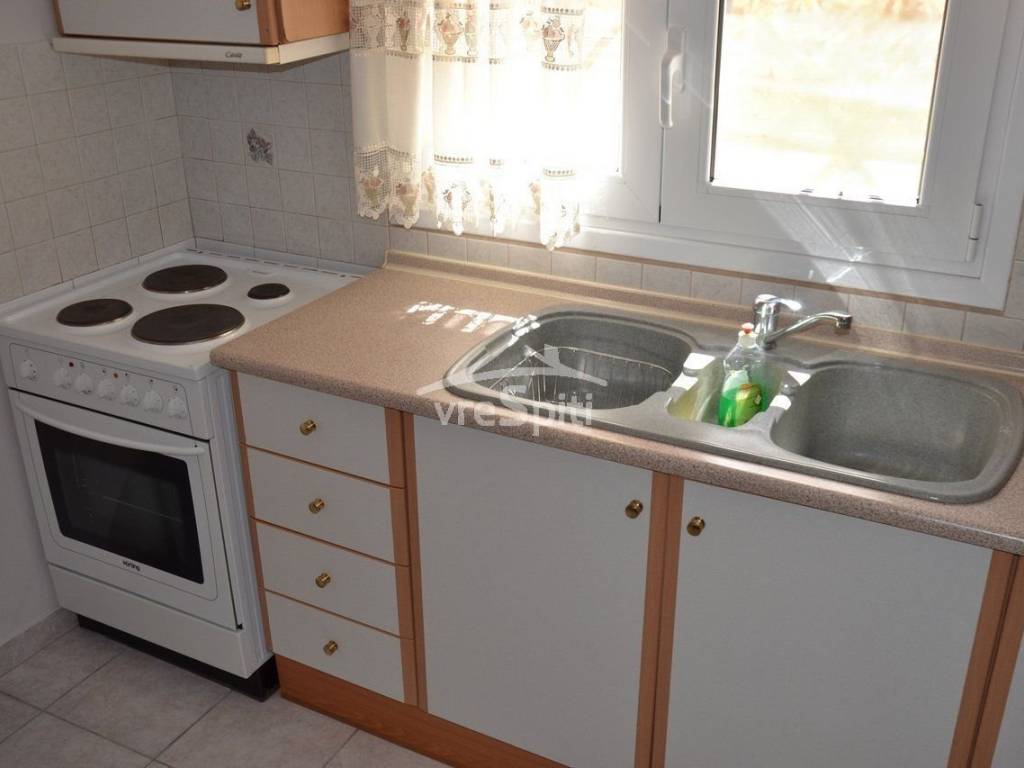 ΑΠΟΨΗ ΚΟΥΖΙΝΑΣ ΗΜΙ-ΥΠΟΓΕΙΟΥ