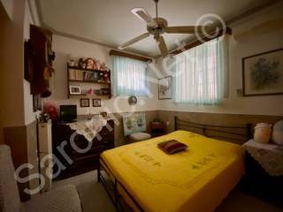 Bedroom 2 with 2 windows and ceiling fan.