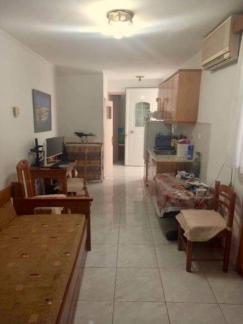 Studio living kitchen area off main entrance door.