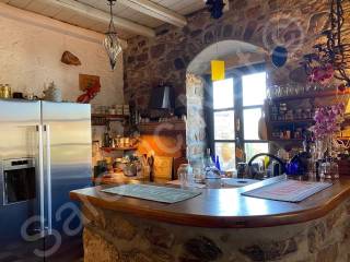 Traditionally styled, modern fitted kitchen