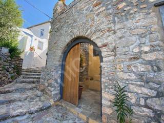 Arch door to gnd floor courtyard, guest bedsit and work room
