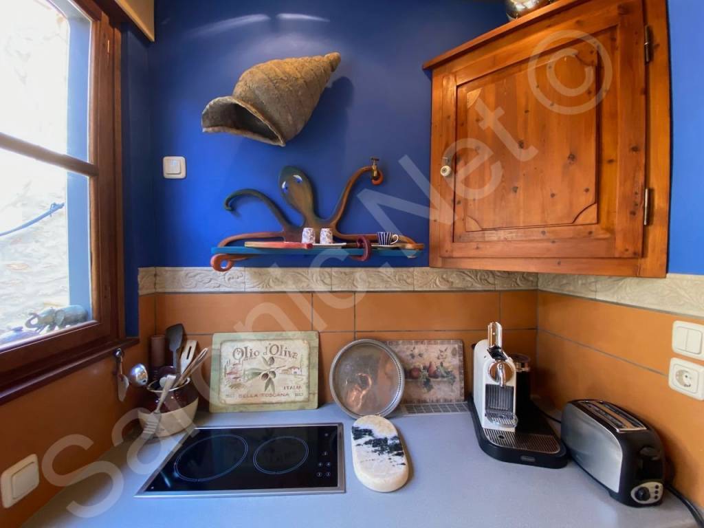 Guest bedsit kitchenette