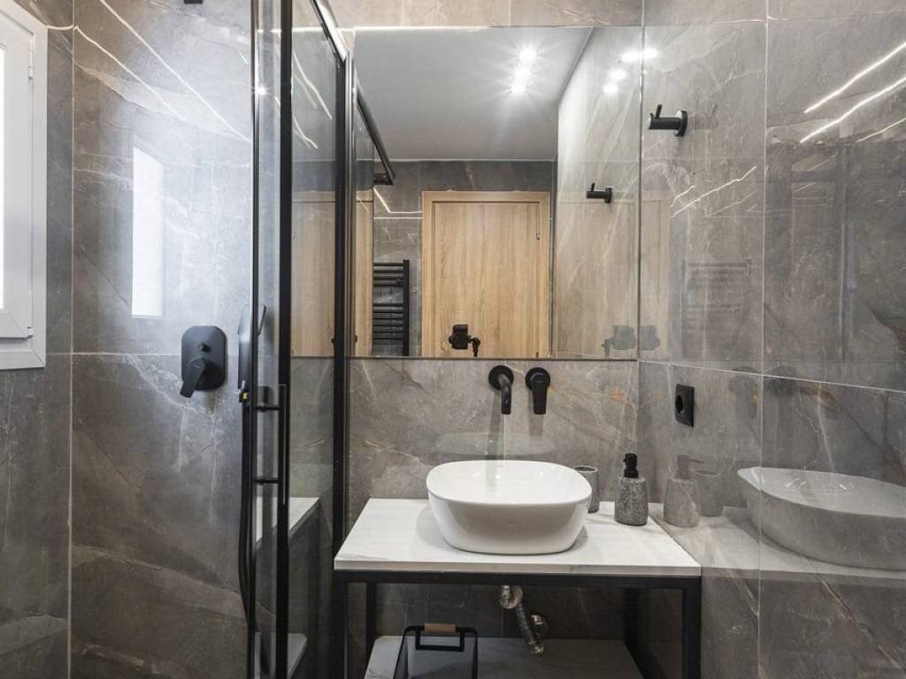 Forumland Real Estate, Μπάνιο με ντουζιέρα