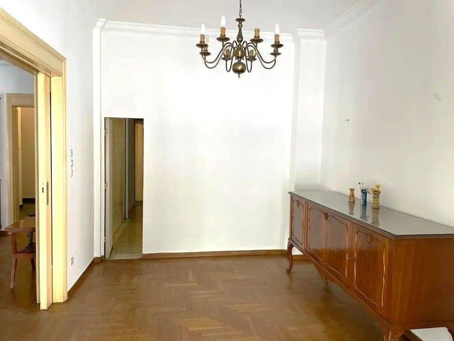 ΕΝΑ ΑΠΟ ΤΑ ΔΥΟ  ΣΑΛΟΝΙΑ