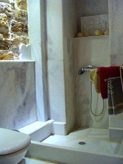 Λουτρό ισογείου (φωτογραφία 1 από 3)