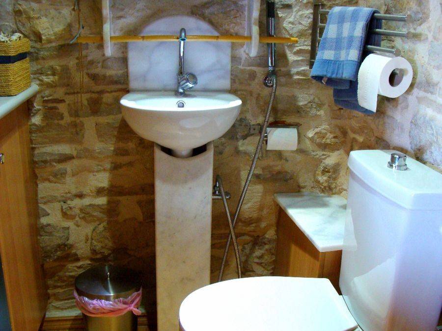 wc 2ου ορόφου (φωτογραφία 1 από 3)