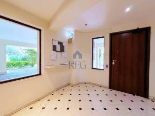 EISODOS POLYKATOIKIAS