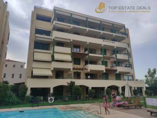 Άποψη κτιριακού συγκροτήματος -πισίνας