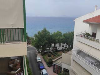 θέα θάλασσα από το μπαλκόνι