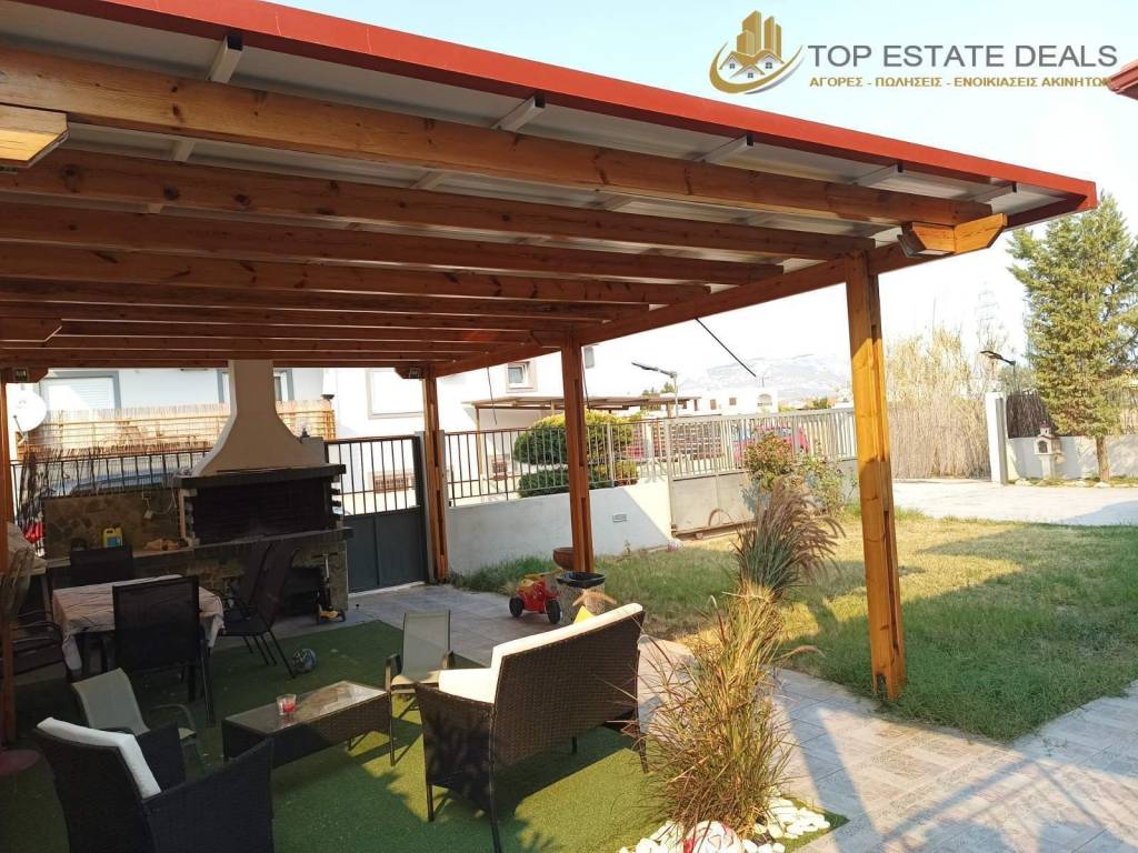 σκεπαστή εξωτερική τραπεζαρία-χτιστό bbq ,γκαζόν,