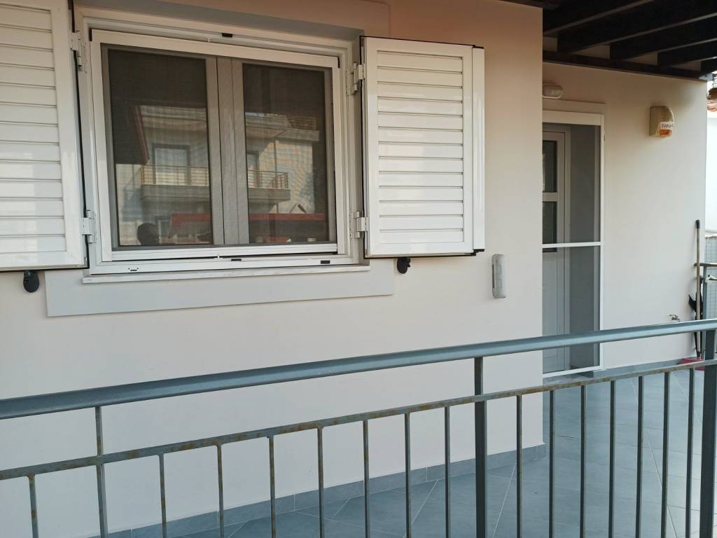 μπαλκόνι κουζίνας -υπνοδωματίου -συναγερμός