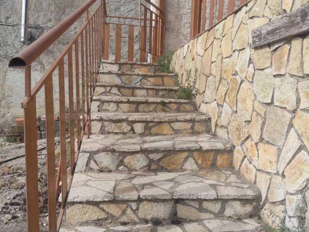 Είσοδος στο ισόγειο τμήμα της μεζονέτας