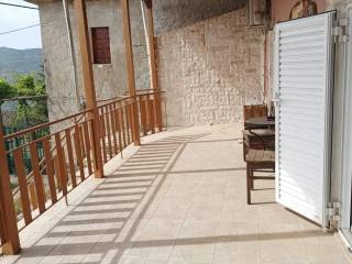 Μπαλκόνι ισογείου