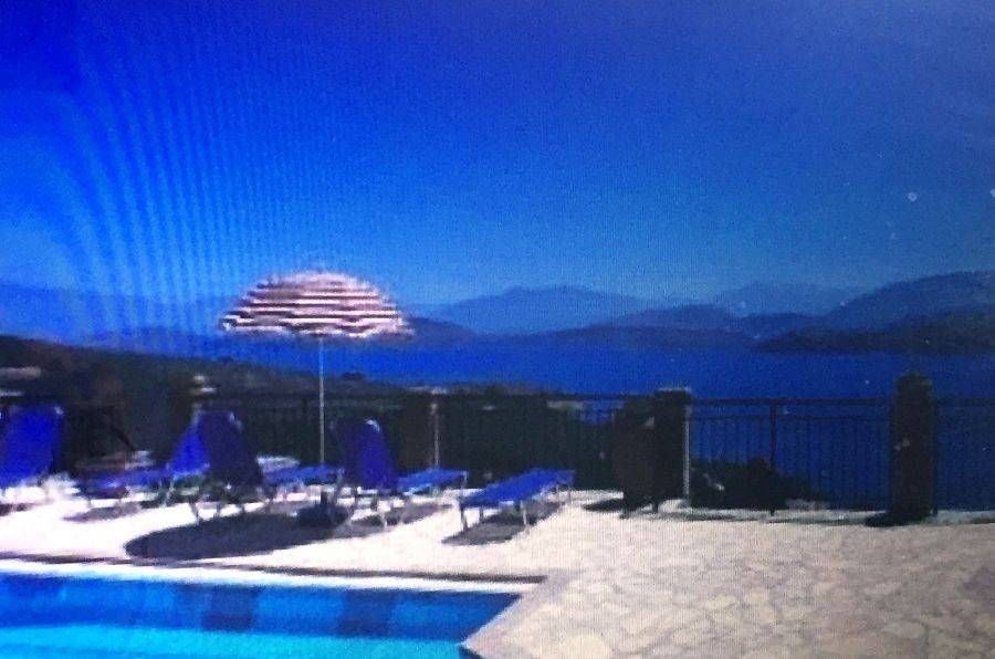 Πισίνα με θέα θάλασσα