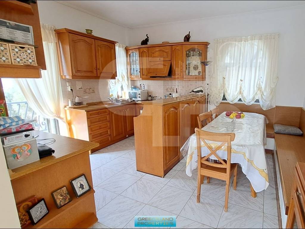 Kitchen with dining-area