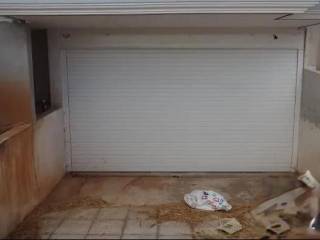 κλειστό ισόγειο γκαράζ