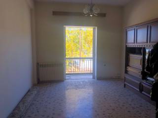 ΣΑΛΟΝΙ - ΤΡΑΠΕΖΑΡΙΑ