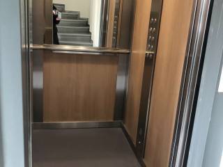 DEIGMA ASANSER APO PAROMOIO ERGO TES ETAIRIAS