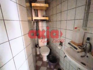 Ενοικιάζεται Κατάστημα δύο επιπέδων. Ισόγειο 24 τμ και πατάρι 50 τμ.