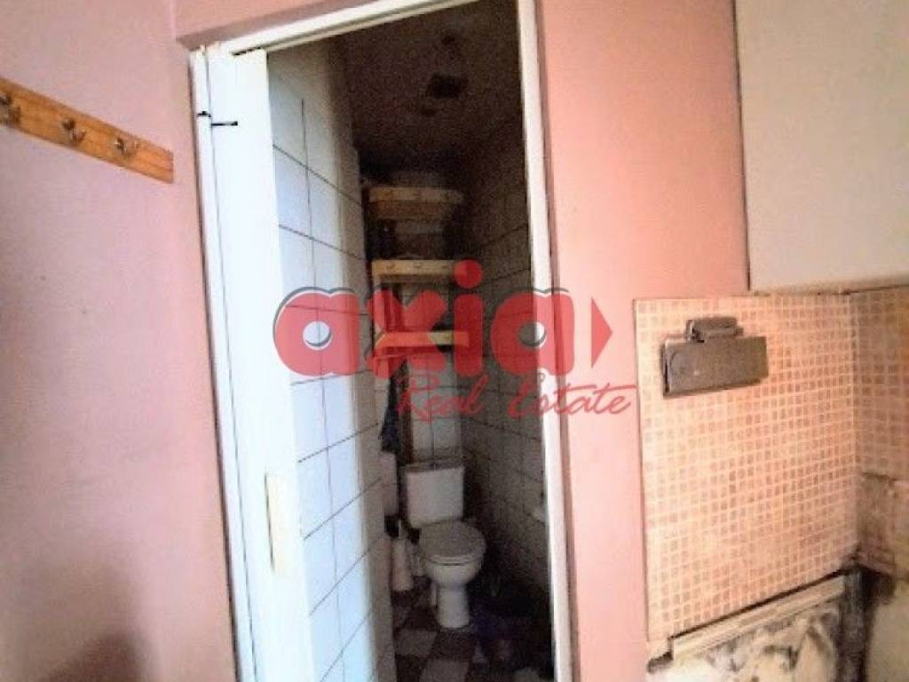 Ενοικιάζεται Κατάστημα δύο επιπέδων. Ισόγειο 24 τμ  και πατάρι 50 τμ.