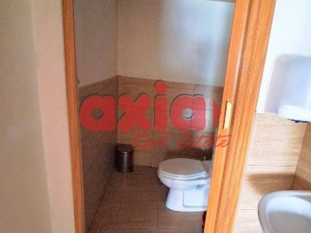 Ενοικιάζεται Κατάστημα δύο επιπέδων. Ισόγειο 24 τμ  και πατάρι 50 τμ.