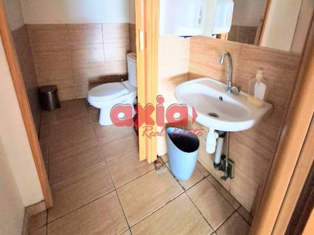 Ενοικιάζεται Κατάστημα δύο επιπέδων. Ισόγειο 24 τμ  και πατάρι 50 τμ.