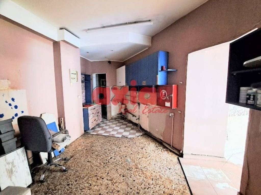 Ενοικιάζεται Κατάστημα δύο επιπέδων. Ισόγειο 24 τμ  και πατάρι 50 τμ.