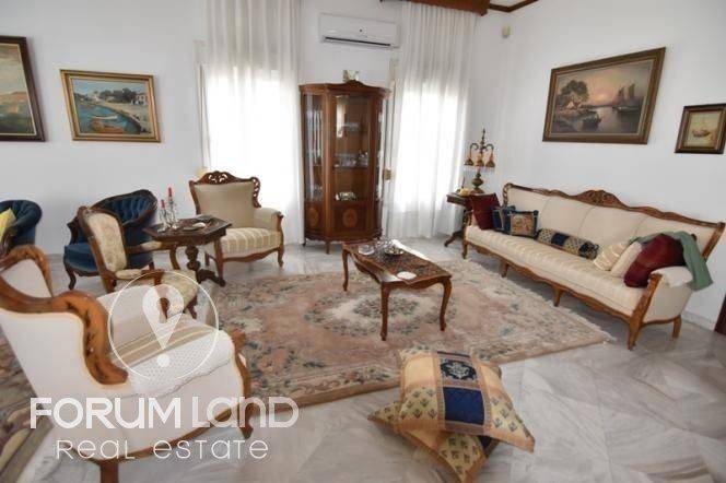 Forumland Real Estate, Καθιστικό