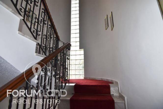 Forumland Real Estate, Εσωτερικές Σκάλες